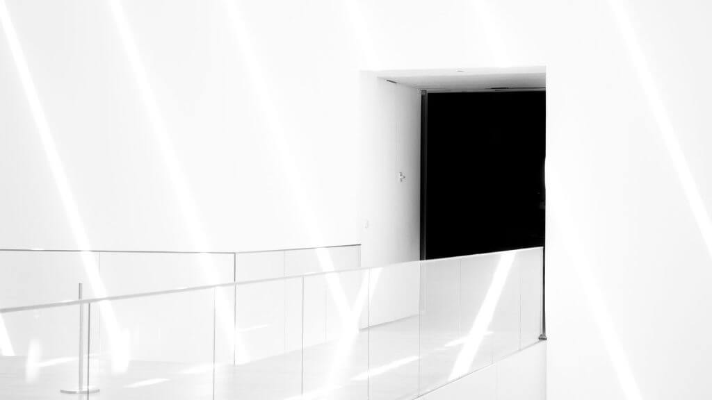 Blog Feature White Corridor - Jupiter X Blog Styles